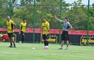 S�rgio Guedes e seus comandados treinam visando o Cl�ssico das Multid�es