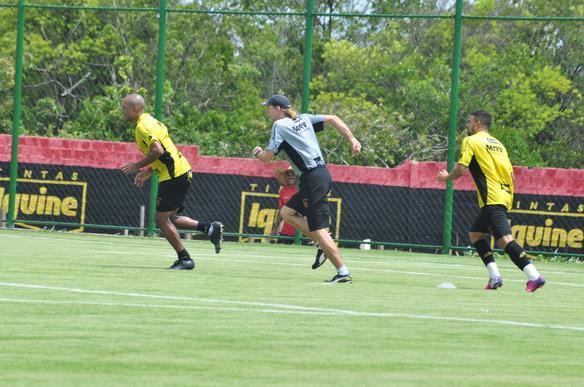 S�rgio Guedes e seus comandados treinam visando o Cl�ssico das Multid�es