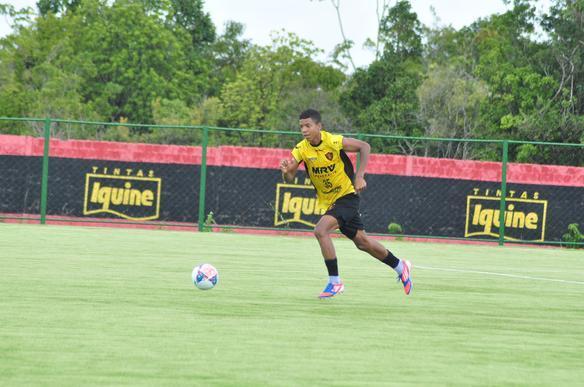 S�rgio Guedes e seus comandados treinam visando o Cl�ssico das Multid�es
