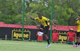 S�rgio Guedes e seus comandados treinam visando o Cl�ssico das Multid�es