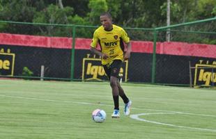 S�rgio Guedes e seus comandados treinam visando o Cl�ssico das Multid�es