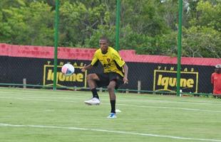 S�rgio Guedes e seus comandados treinam visando o Cl�ssico das Multid�es