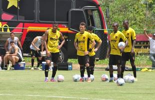 S�rgio Guedes e seus comandados treinam visando o Cl�ssico das Multid�es
