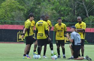 S�rgio Guedes e seus comandados treinam visando o Cl�ssico das Multid�es
