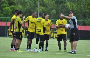 S�rgio Guedes e seus comandados treinam visando o Cl�ssico das Multid�es