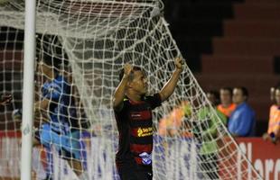 Le�o vence e se classifica na Copa do Brasil