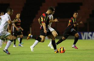 Le�o vence e se classifica na Copa do Brasil