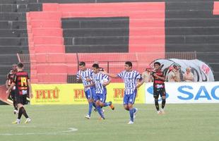 Le�o vence e garante vaga na final