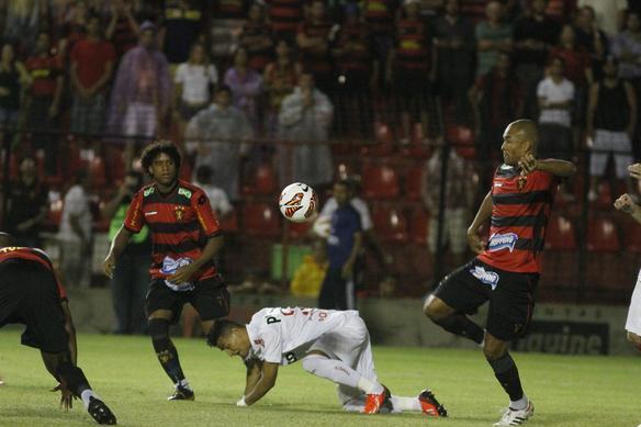 Sport e Nutico se enfrentam na Ilha do Retiro pela Sul-Americana