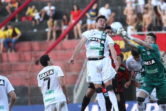 Sport vence Figueirense com gol de Felipe Azevedo na reestreia de Geninho