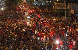 Torcida leonina tomou as ruas do Recife para saudar os campees da Copa do Nordeste