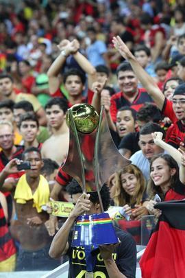 Rubro-negros comemoram a conquista do ttulo pernambucano