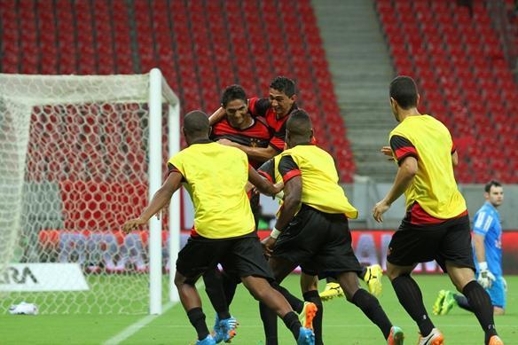 Rubro-negros comemoram a conquista do ttulo pernambucano