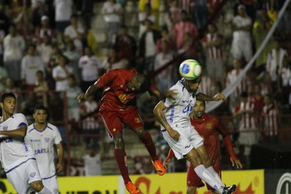 No retorno aos Aflitos, Timbu no se deu bem contra o Ava.