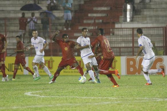 No retorno aos Aflitos, Timbu no se deu bem contra o Ava.