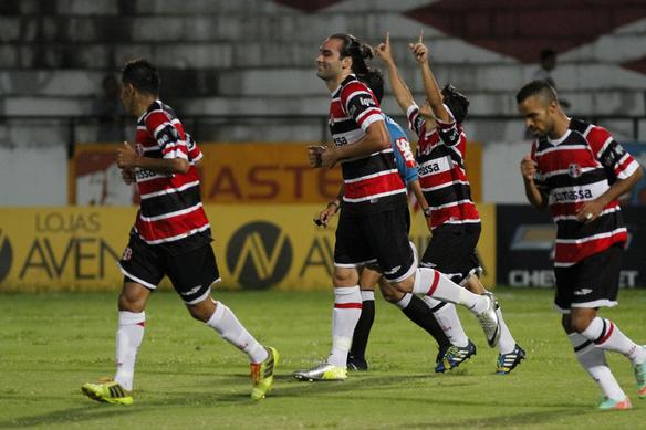 Na volta ao Arruda, Santa Cruz vence a Ponte Preta por 2 a 1 pela Srie B