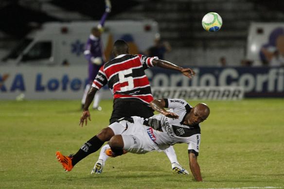 Na volta ao Arruda, Santa Cruz vence a Ponte Preta por 2 a 1 pela Srie B