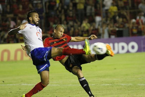 Com gol de Mike na segunda etapa, o Sport venceu o Bahia por 1 a 0 na Ilha do Retiro