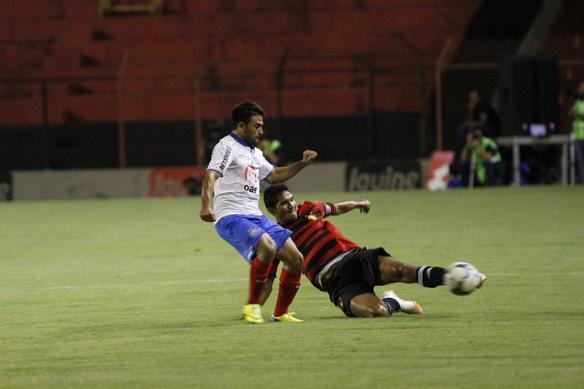 Com gol de Mike na segunda etapa, o Sport venceu o Bahia por 1 a 0 na Ilha do Retiro