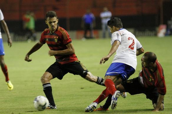 Com gol de Mike na segunda etapa, o Sport venceu o Bahia por 1 a 0 na Ilha do Retiro