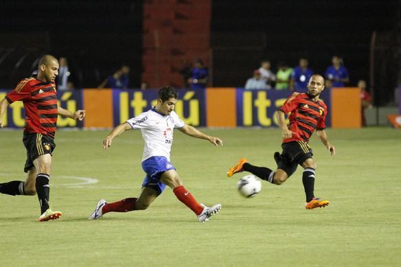 Com gol de Mike na segunda etapa, o Sport venceu o Bahia por 1 a 0 na Ilha do Retiro