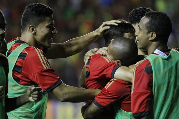 Com gol de Mike na segunda etapa, o Sport venceu o Bahia por 1 a 0 na Ilha do Retiro
