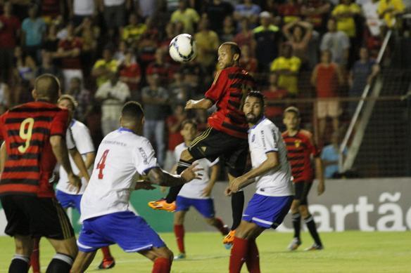 Com gol de Mike na segunda etapa, o Sport venceu o Bahia por 1 a 0 na Ilha do Retiro