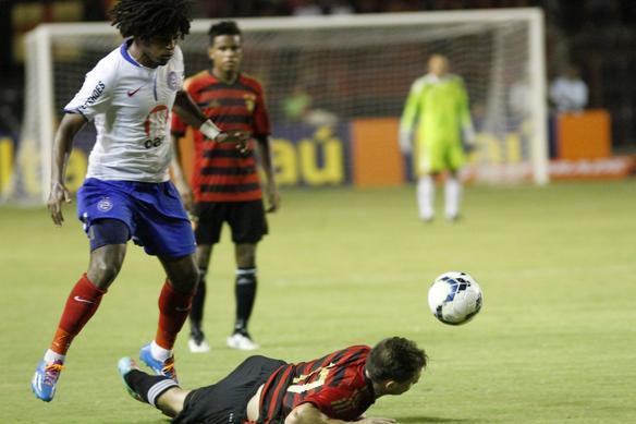 Com gol de Mike na segunda etapa, o Sport venceu o Bahia por 1 a 0 na Ilha do Retiro