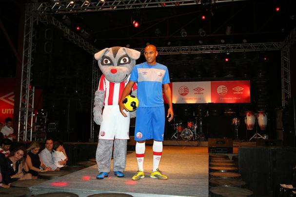 Confira as imagens da apresentao dos novos uniformes do Nutico para a temporada 2014