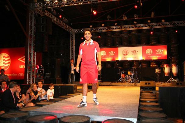 Confira as imagens da apresentao dos novos uniformes do Nutico para a temporada 2014