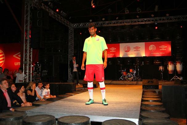 Confira as imagens da apresentao dos novos uniformes do Nutico para a temporada 2014