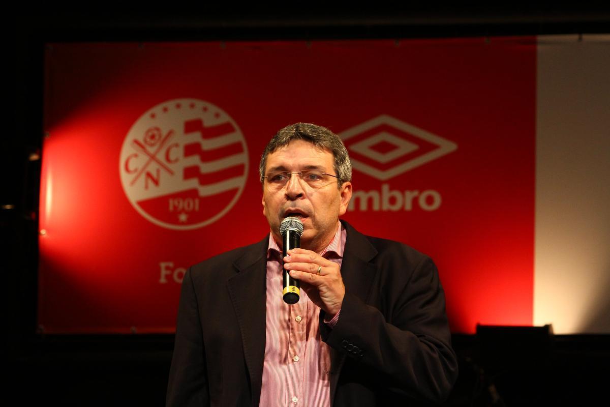 Confira as imagens da apresentao dos novos uniformes do Nutico para a temporada 2014