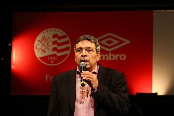 Confira as imagens da apresentao dos novos uniformes do Nutico para a temporada 2014