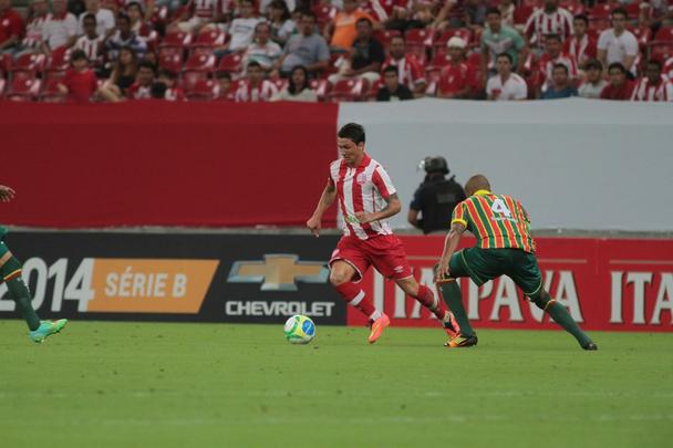 Timbu recebeu time maranhense na Arena Pernambuco no retorno da Srie B