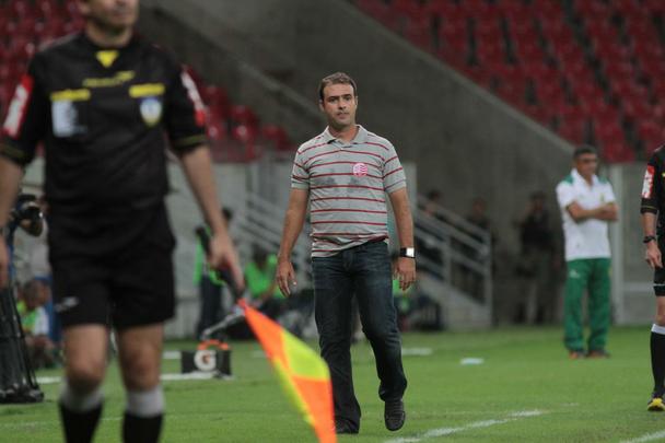 Timbu recebeu time maranhense na Arena Pernambuco no retorno da Srie B