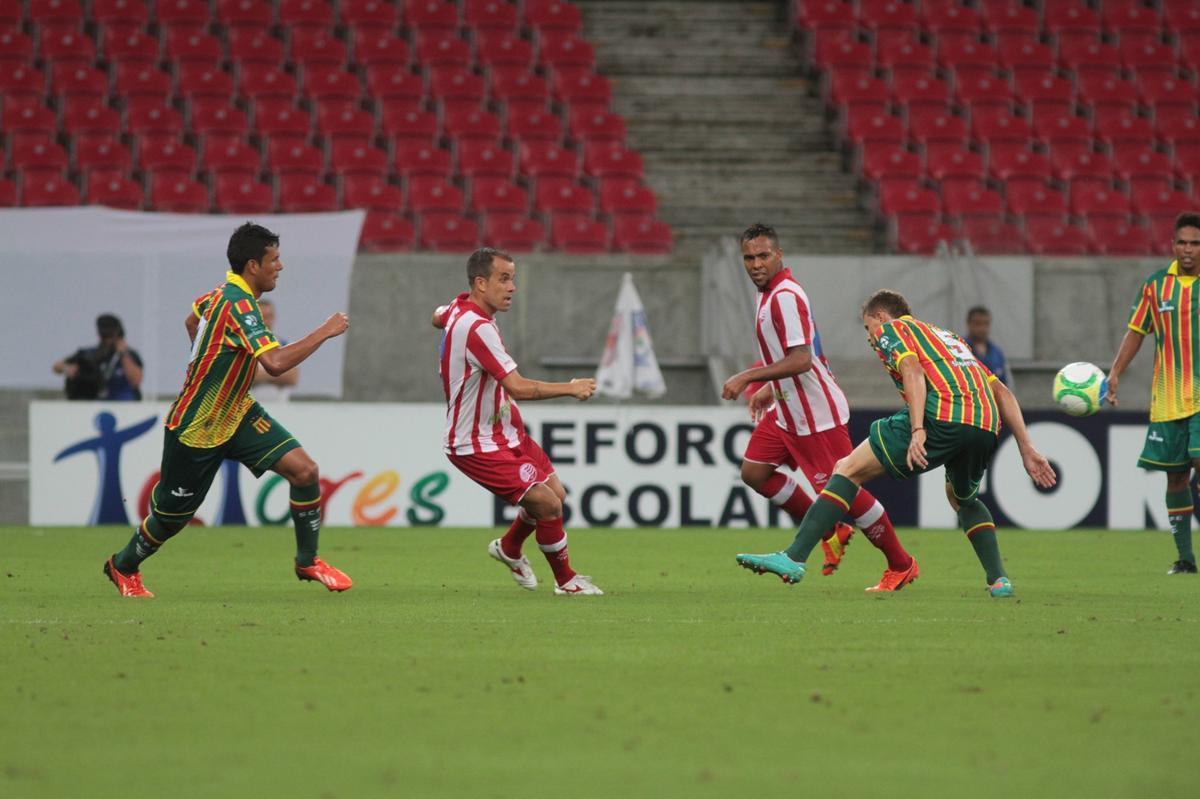 Timbu recebeu time maranhense na Arena Pernambuco no retorno da Srie B
