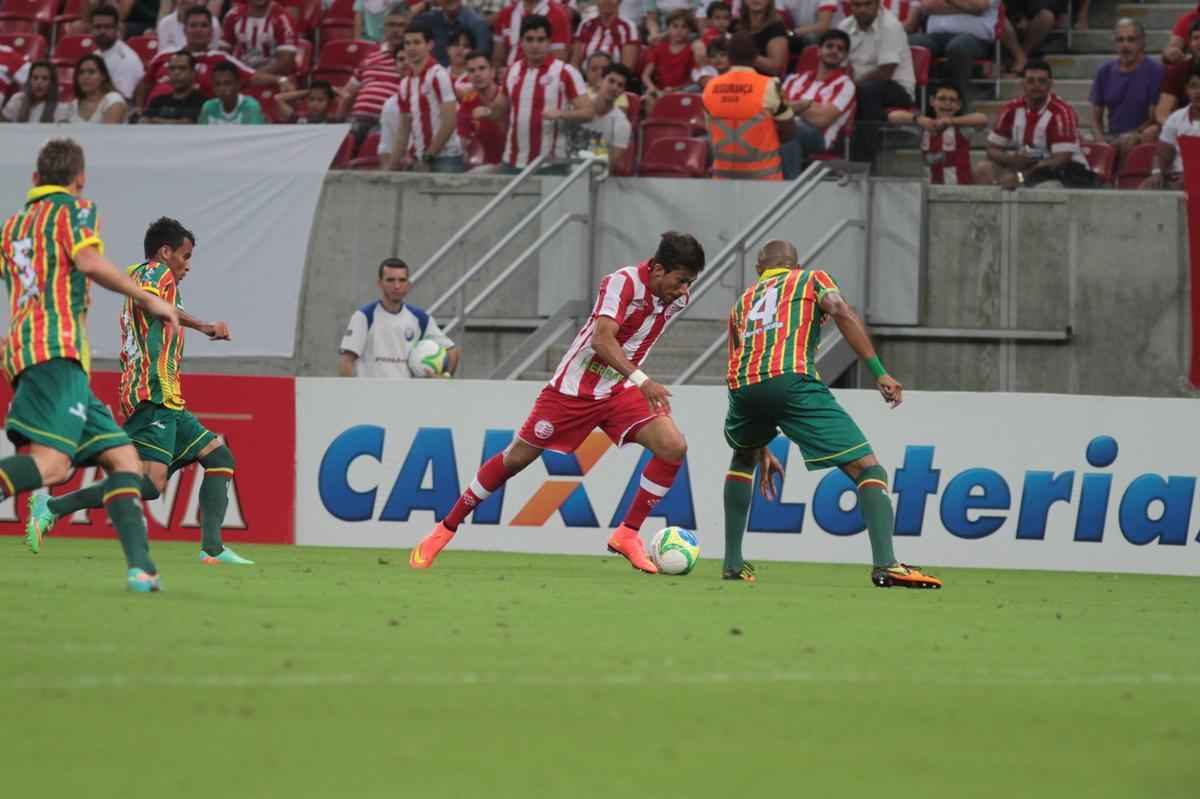 Timbu recebeu time maranhense na Arena Pernambuco no retorno da Srie B