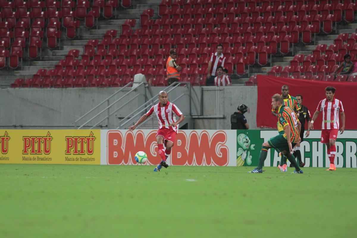 Timbu recebeu time maranhense na Arena Pernambuco no retorno da Srie B