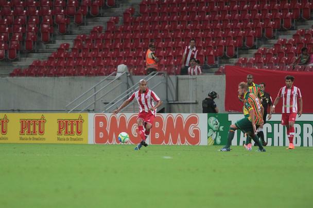 Timbu recebeu time maranhense na Arena Pernambuco no retorno da Srie B