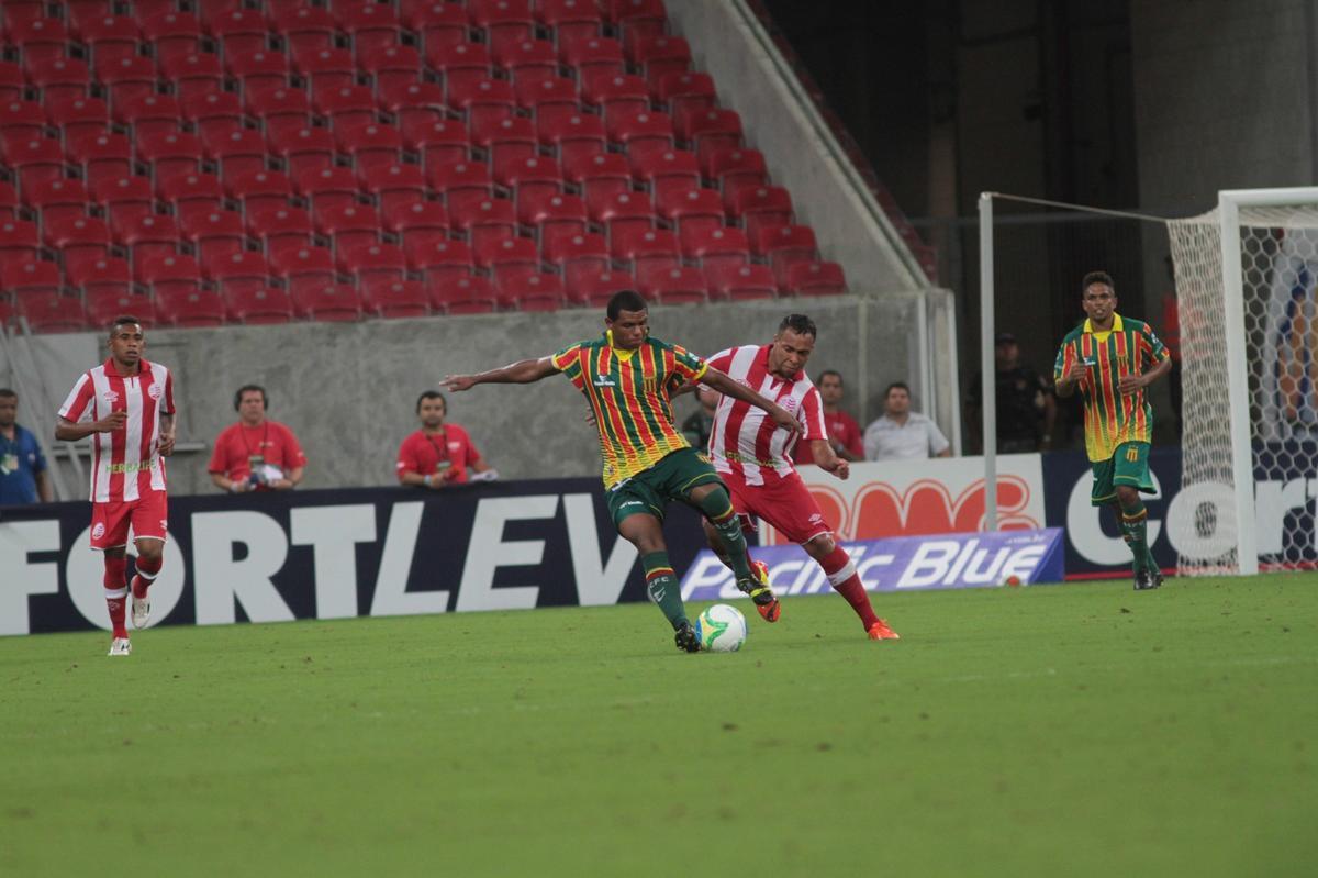 Timbu recebeu time maranhense na Arena Pernambuco no retorno da Srie B