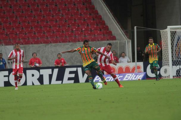 Timbu recebeu time maranhense na Arena Pernambuco no retorno da Srie B