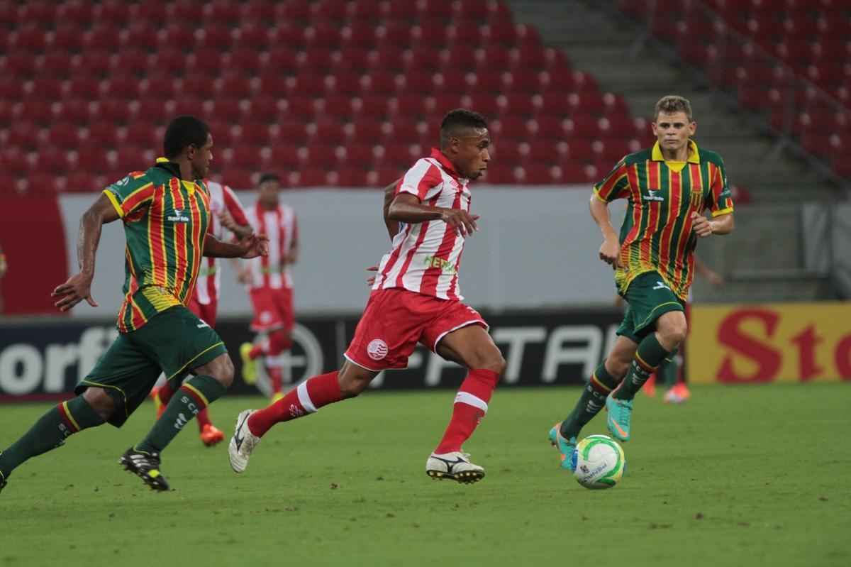 Timbu recebeu time maranhense na Arena Pernambuco no retorno da Srie B