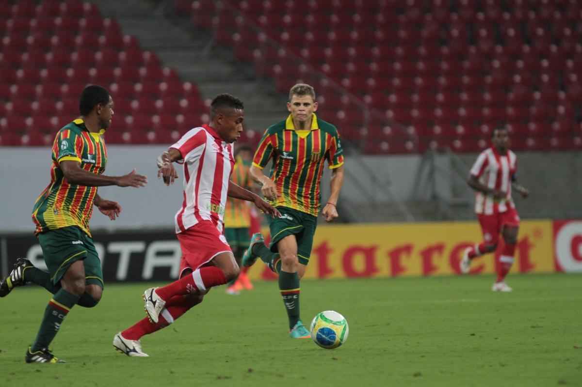Timbu recebeu time maranhense na Arena Pernambuco no retorno da Srie B