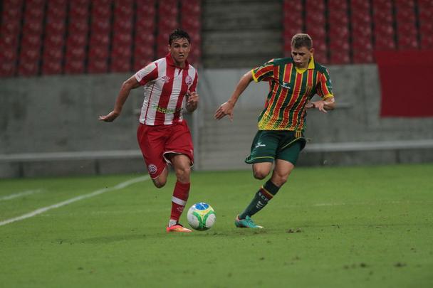 Timbu recebeu time maranhense na Arena Pernambuco no retorno da Srie B
