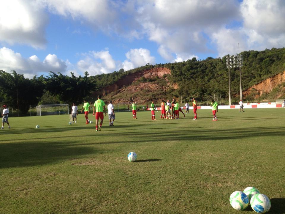 Aps lanar uniforme de jogo, time alvirrubro volta aos trabalhos com camisas novas tambm para treino