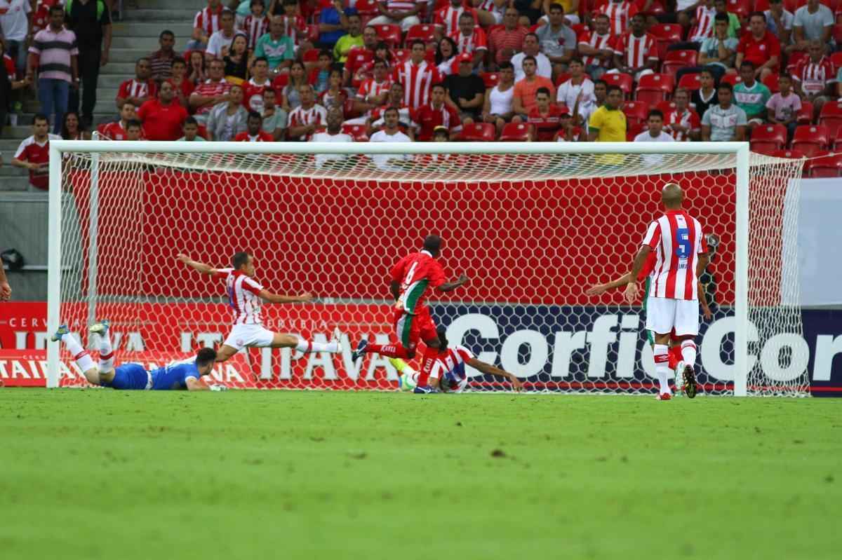 Timbu recebeu a equipe mineira em partida vlida pela 12 rodada da Srie B