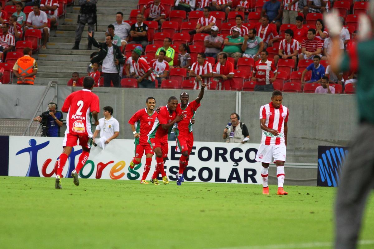 Timbu recebeu a equipe mineira em partida vlida pela 12 rodada da Srie B