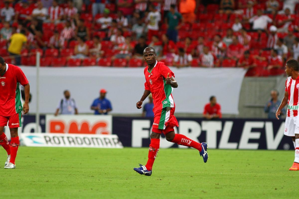 Timbu recebeu a equipe mineira em partida vlida pela 12 rodada da Srie B