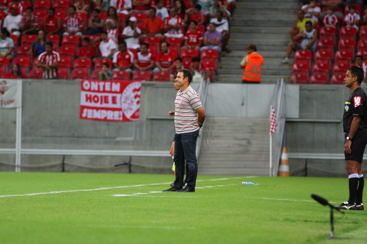 Timbu recebeu a equipe mineira em partida vlida pela 12 rodada da Srie B