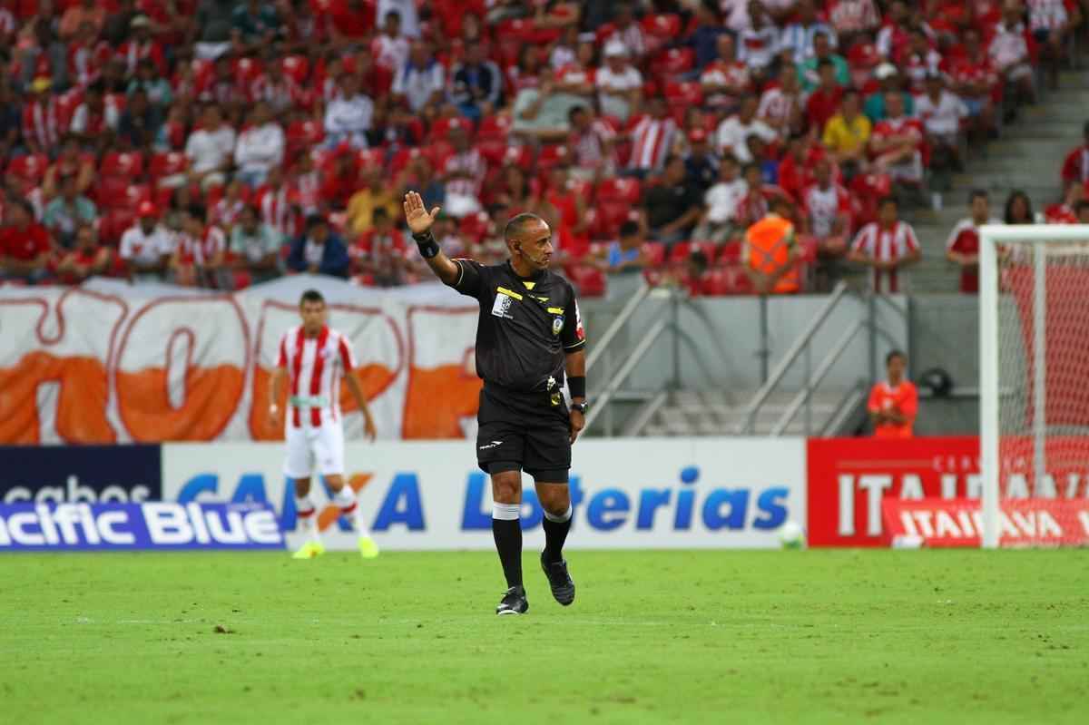Timbu recebeu a equipe mineira em partida vlida pela 12 rodada da Srie B